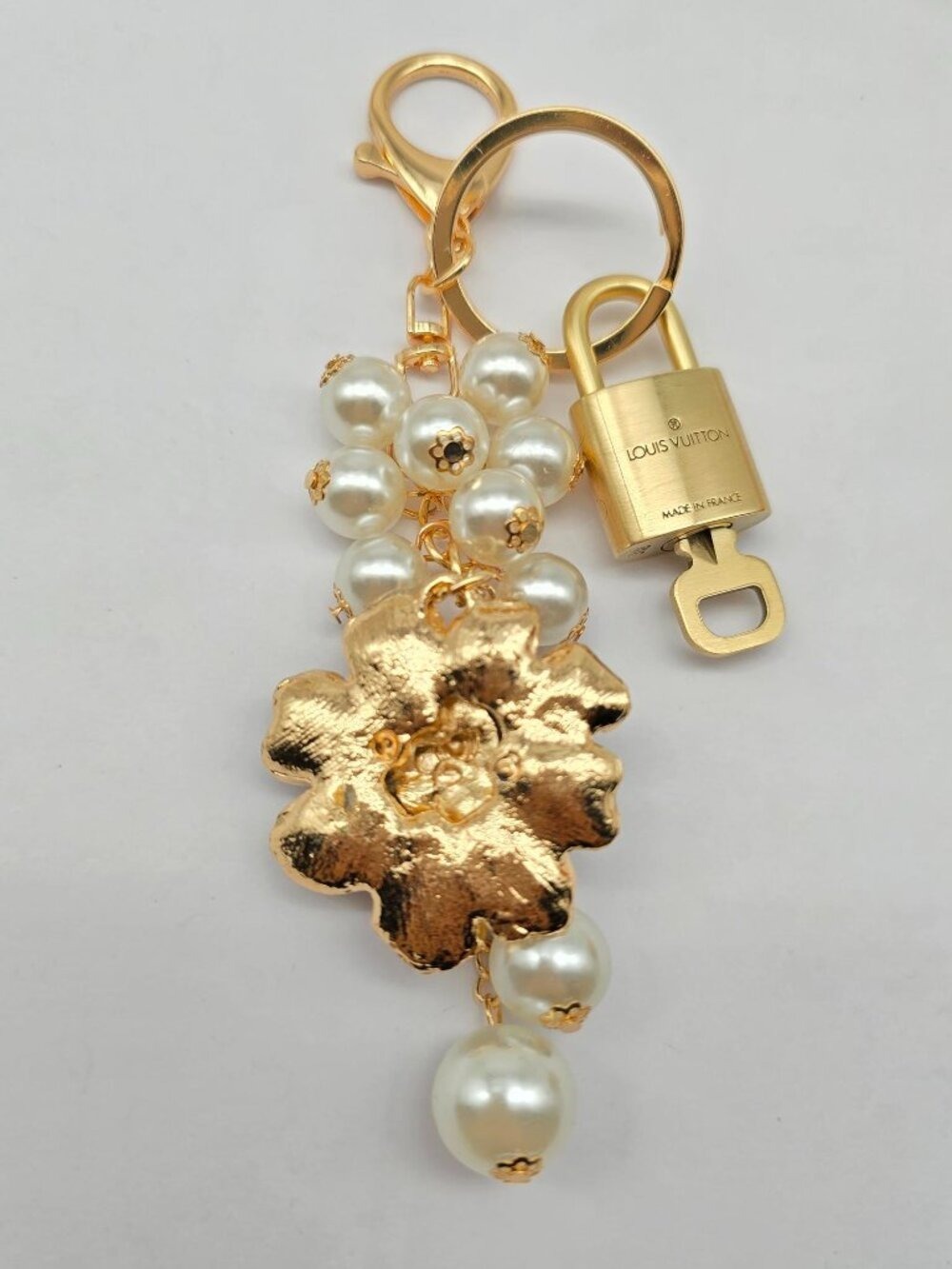 Louis Vuitton Gold Lock 🔑 Authentic LV Padlock + Unbranded Flower Bag Charm - Picture 8 of 9